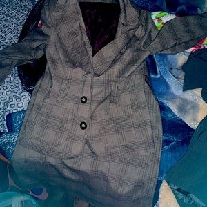 I am selling a dress suit: A.Byer M brown with patterns